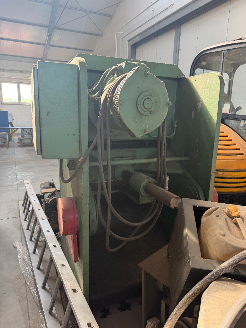 Gilotyna hydrauliczna do obróbki metalu